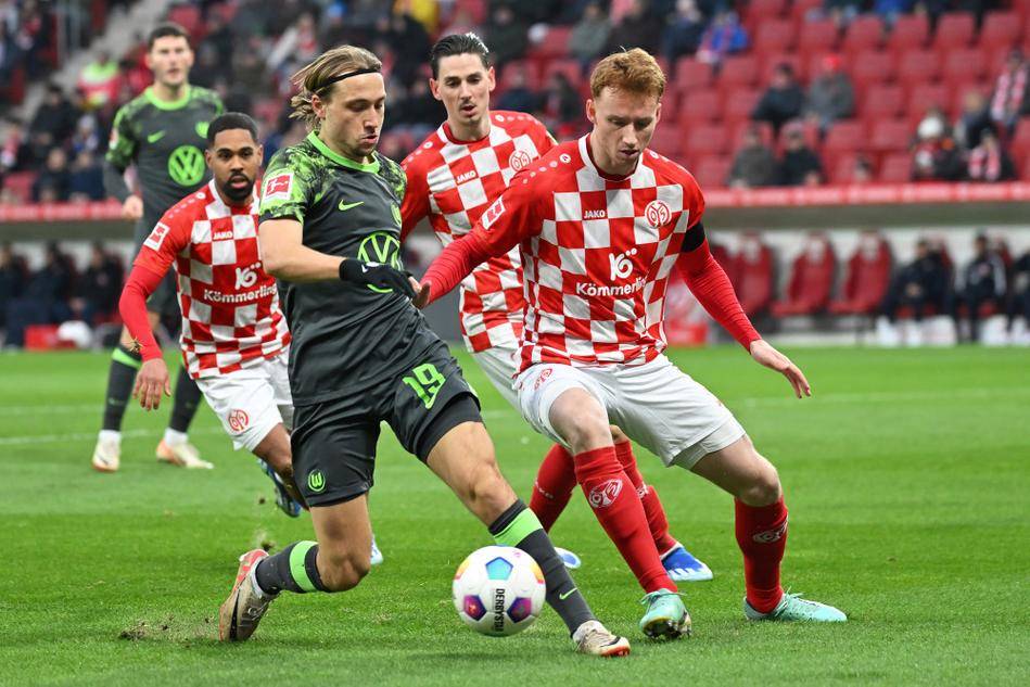 关于集结日NBA常规赛焦点战，勒沃库森伤情更新，赛场秩序良好，轮换策略成焦点的信息