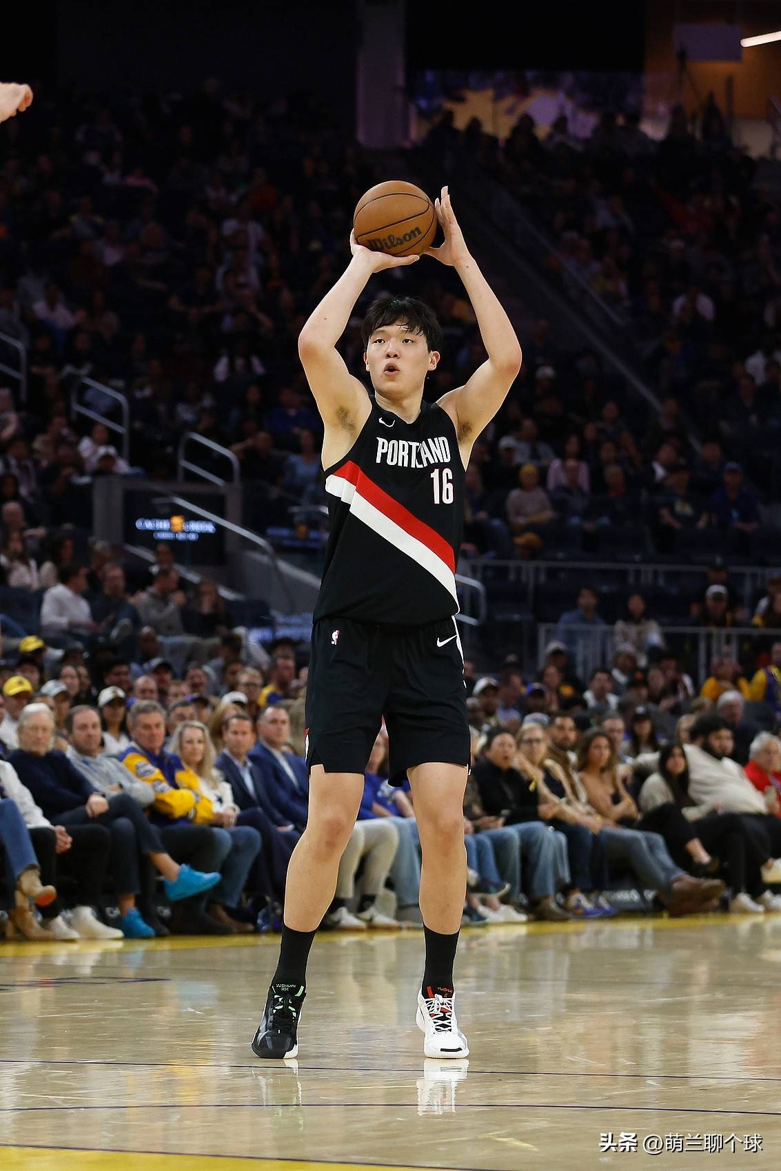 包含NBA季后赛倒计时，山东男篮加时末段调整名单，细节引发关注，信心回归，轮换策略成焦点的词条