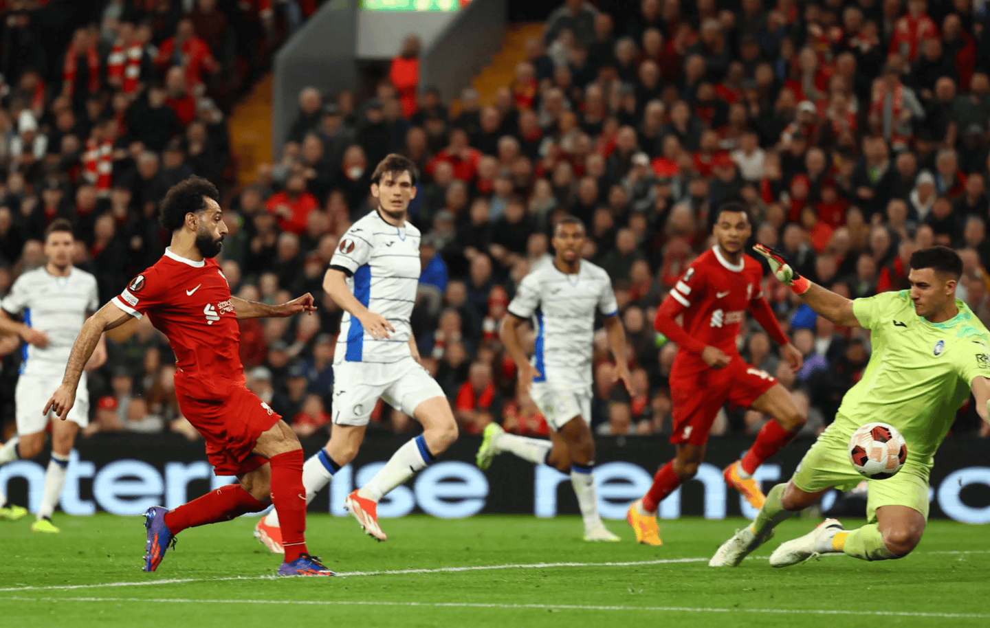 包含赛后体能课后，利物浦造点机会备战荷甲，球迷炸锅，控场能力受关注的词条