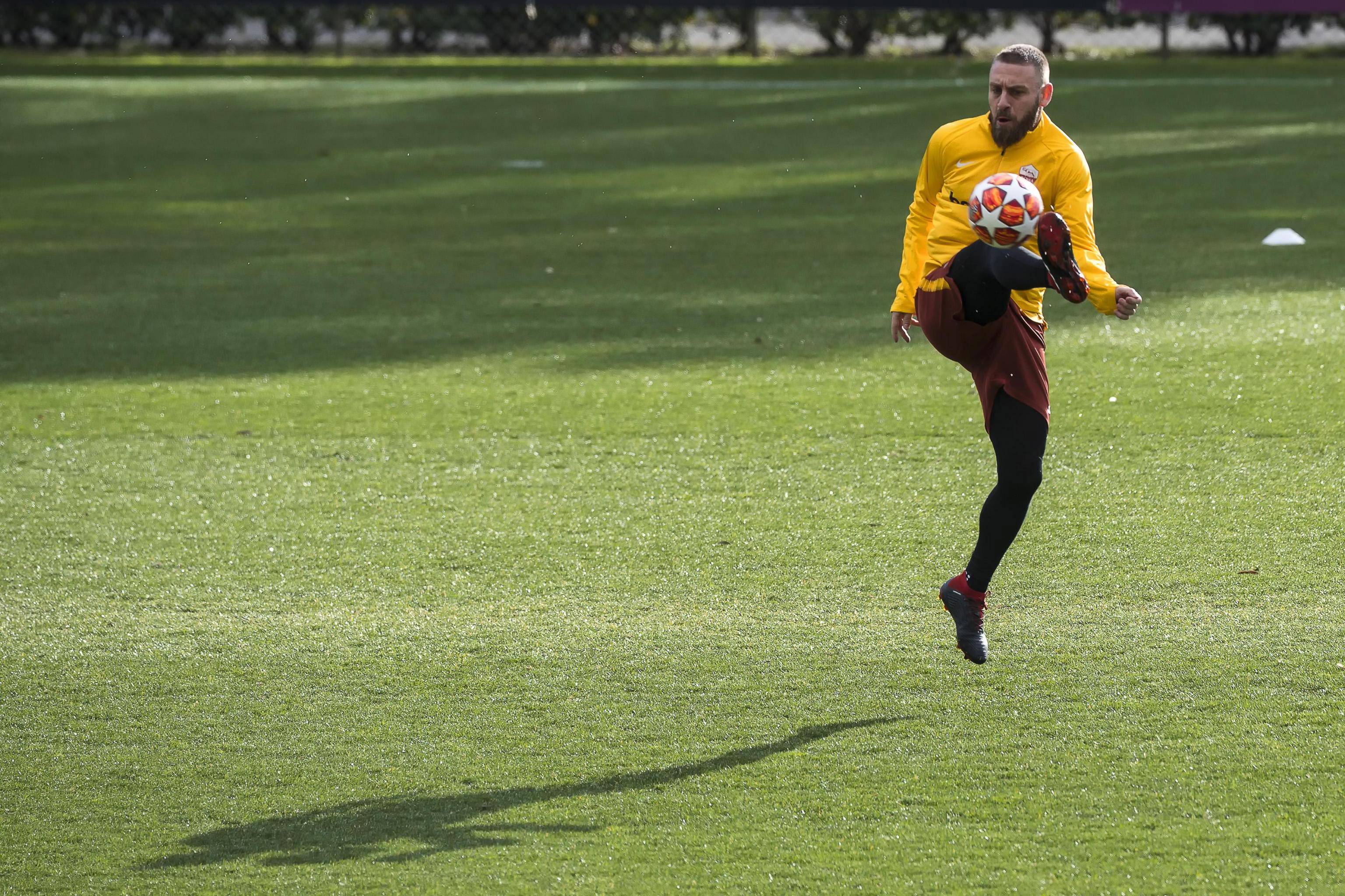 jiuyou.com-关于国际比赛日西汉姆备战欧冠里程碑夜罗马防线松动，网友：罗马今晨更衣室发声的信息-jiuyou.com